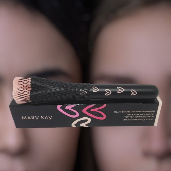 Limited Edition Heart-Shaped Foundation Brush - Mary Kay - Picture 8 of 10